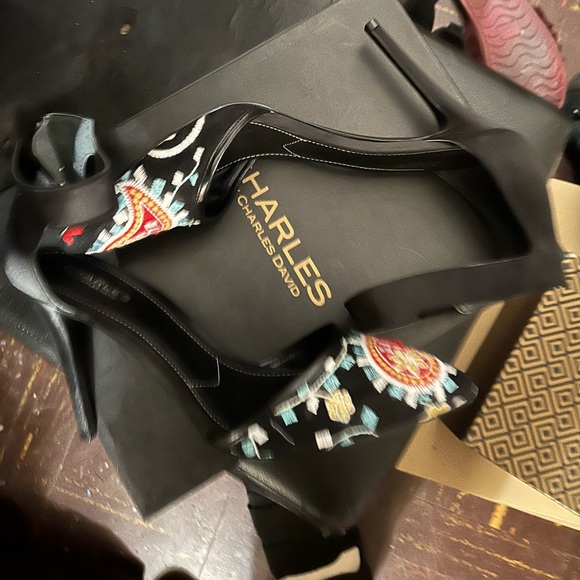 Beautiful Charles David Women Shirs - Picture 2 of 3